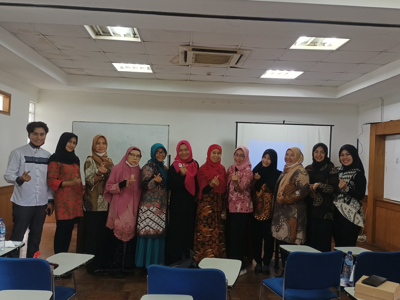 Foto bersama anggota IPPRISIA Kota Depok setelah kegiatan pertemuan dan koordinasi