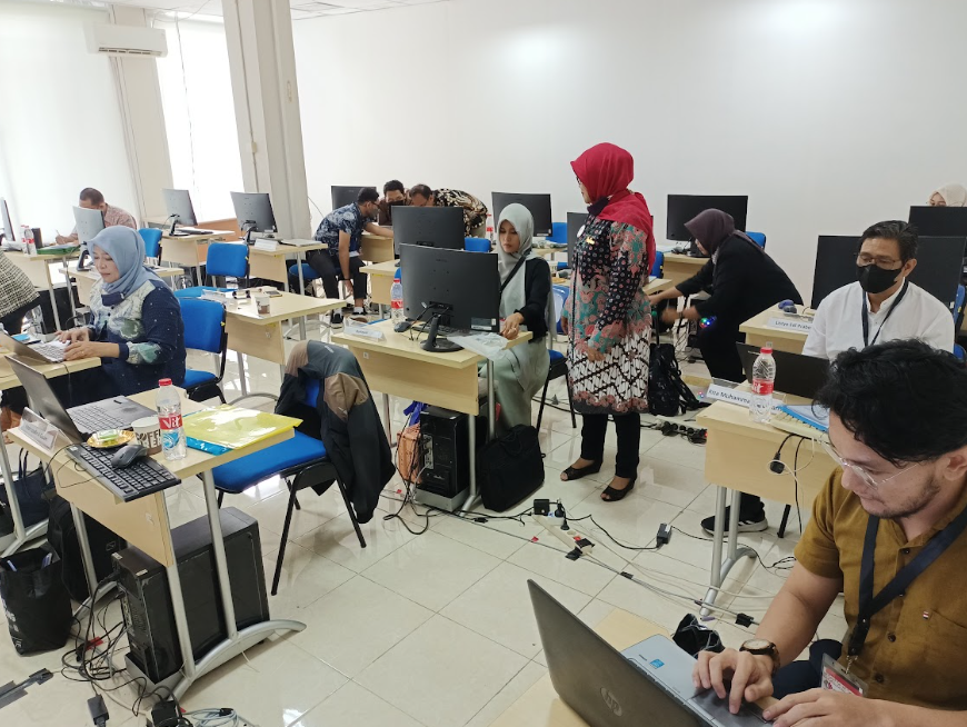Peserta mengikuti sesi praktik Pelatihan dan Uji Kompetensi BNSP Trainer KKNI Level 3