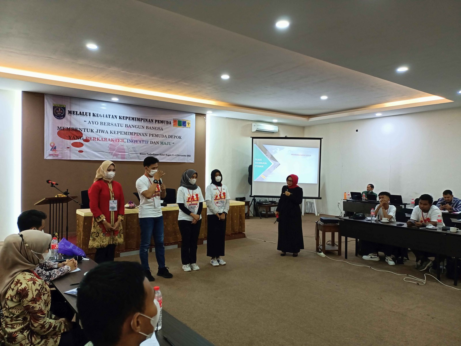 Peserta mengikuti kegiatan kepemimpinan pemuda Kota Depok tahun 2022